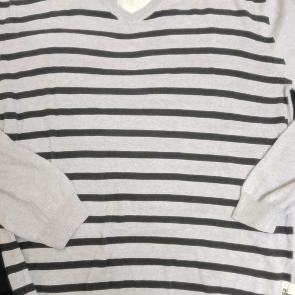 Analog V-neck sweater - Picture 2 of 4